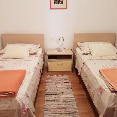 Viola Apartment Split