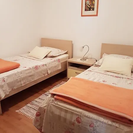 Viola Apartment Split